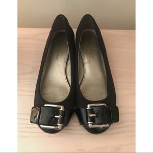 🚫 SOLD Bandolino Black Buckle Statement Flats